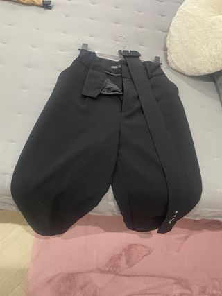 Pantalones ZARA rojos con cinturón