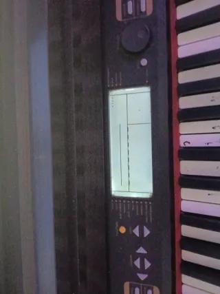 Piano electrónico
