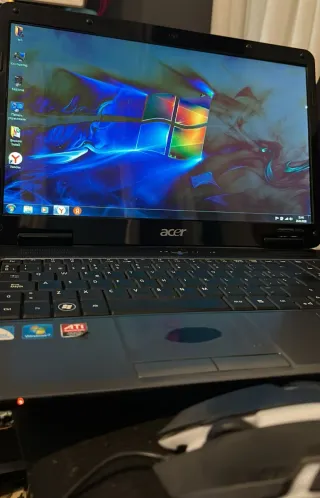 Acer azul marino en buen estado