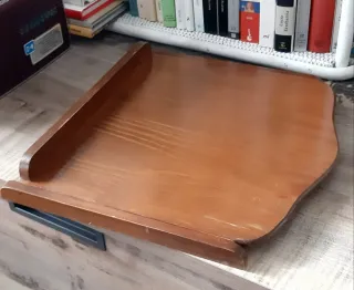 Atril de madera para libros