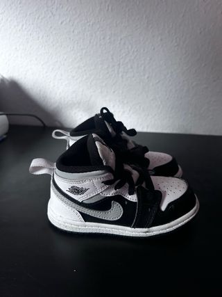 Zapatillas Nike Air Jordan Bebé talla 23.5