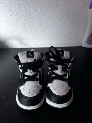 Zapatillas Nike Air Jordan Bebé talla 23.5