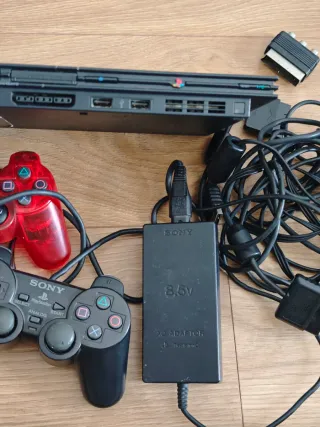 PlayStation 2 + 2 mandos (negro/rojo)