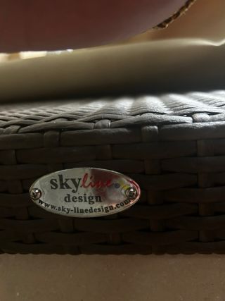 Tumbona de mimbre y tela beige