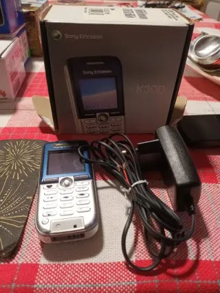 Sony Ericsson K300i Móvil Plata y Azul