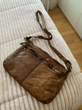 Bolso bandolera de piel marrón