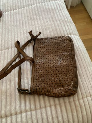 Bolso bandolera de piel marrón