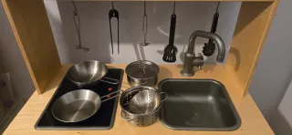 Cocinita de juguete IKEA con accesorios