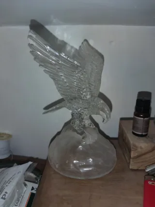 Figura de águila de cristal