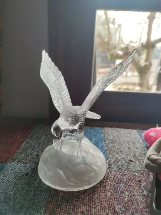 Figura de águila de cristal