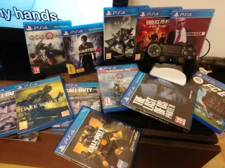 Consola PS4 Negra + 3 Juegos