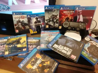 Consola PS4 Negra + 3 Juegos