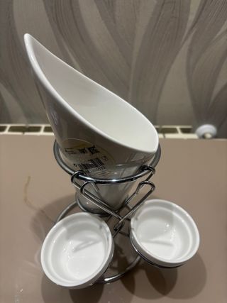 Recipiente para patatas con salseras