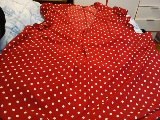 Camisola roja lunares