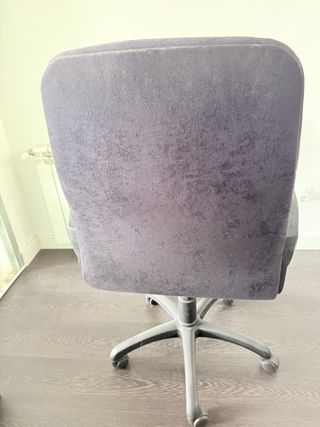 Silla de oficina negra y gris