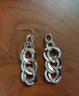 Pendientes largos dorados eslabones Bijou Brigitte