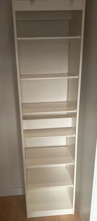 Estantería blanca de madera