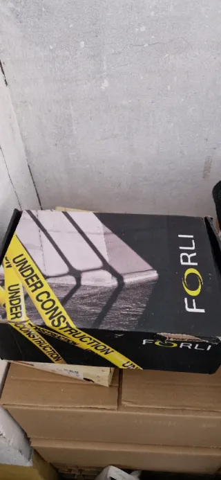 Zapatos de seguridad negros y rojos