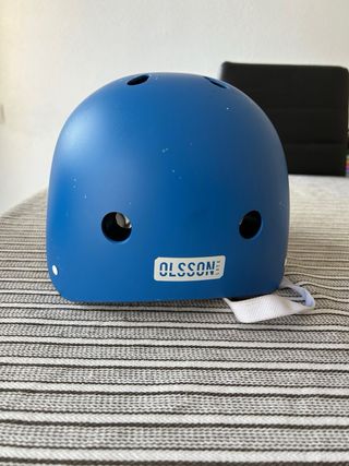 Casco azul para patinete