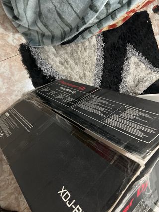 Cartoon (caja) de pioneer Dj