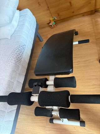 Banco de abdominales y ejercicios