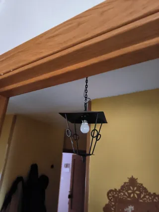 Lámpara de forja estilo rústico