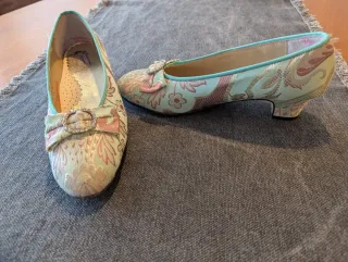 Traje Fallera niña color aguamarina, con zapatos.