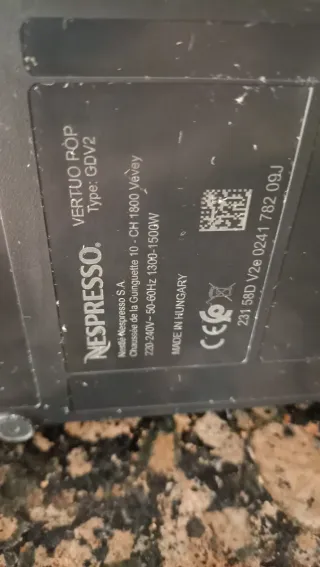 Cafetera Nespresso Vertuo Pop Negra