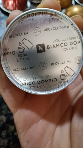 Cafetera Nespresso Vertuo Pop Negra