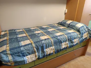 Edredón a cuadros azul y amarillo