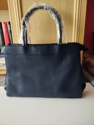 Bolso azul de mano