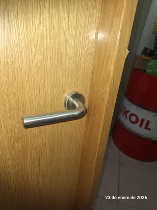 Puerta maciza de madera color roble 72 cm