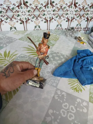 Figura de soldado antiguo