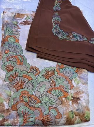 Tela para vestido árabe bordada