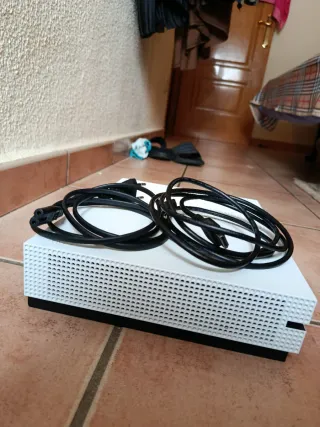 Xbox One S + 7 Juegos + 2 Mandos