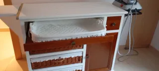 Mueble de plancha con cestas y cajón