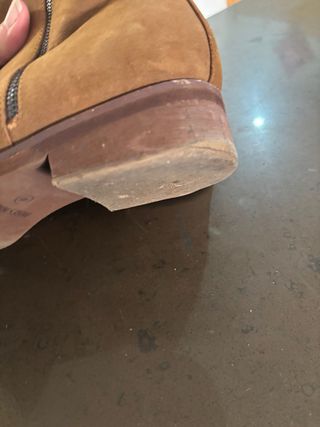 Botines de ante marrones con cremallera