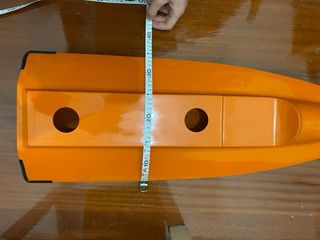 Casco de lancha acuática naranja