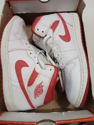Nike Air Jordan 1 Mid SE Blanco Rojo
