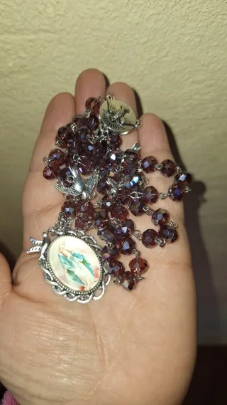 Rosario de cristal morado con medalla