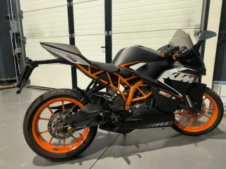 KTM RC 125 Moto Deportiva Negra