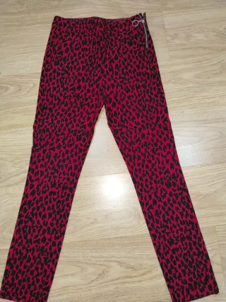 Pantalón estampado leopardo rojo