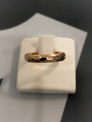 Alianza de oro para hombre nueva