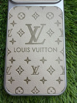 Funda iPhone 15 Louis Vuitton Monogram