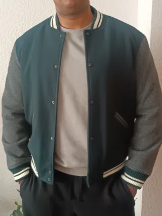 Chaqueta Varsity Gris y Verde