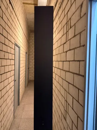 Lámpara de pie moderna negra