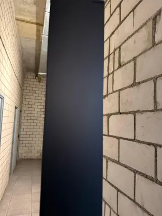 Lámpara de pie moderna negra