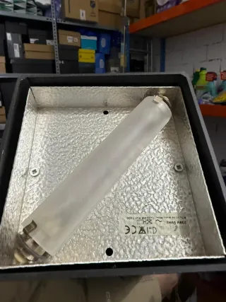 Lámpara de pie moderna negra