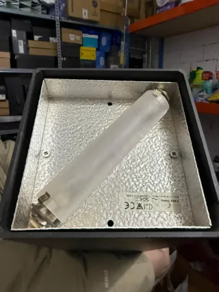 Lámpara de pie moderna negra