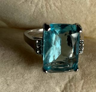 Anello donna con pietra azzurra